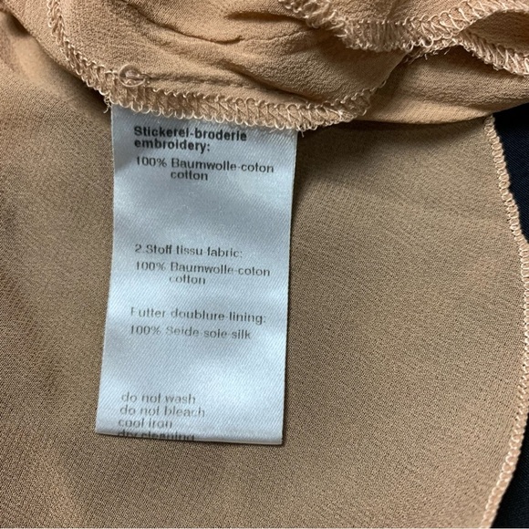 Akris Punto Black Cutout Circle  high waisted Midi Skirt Size 6 - Picture 8 of 9